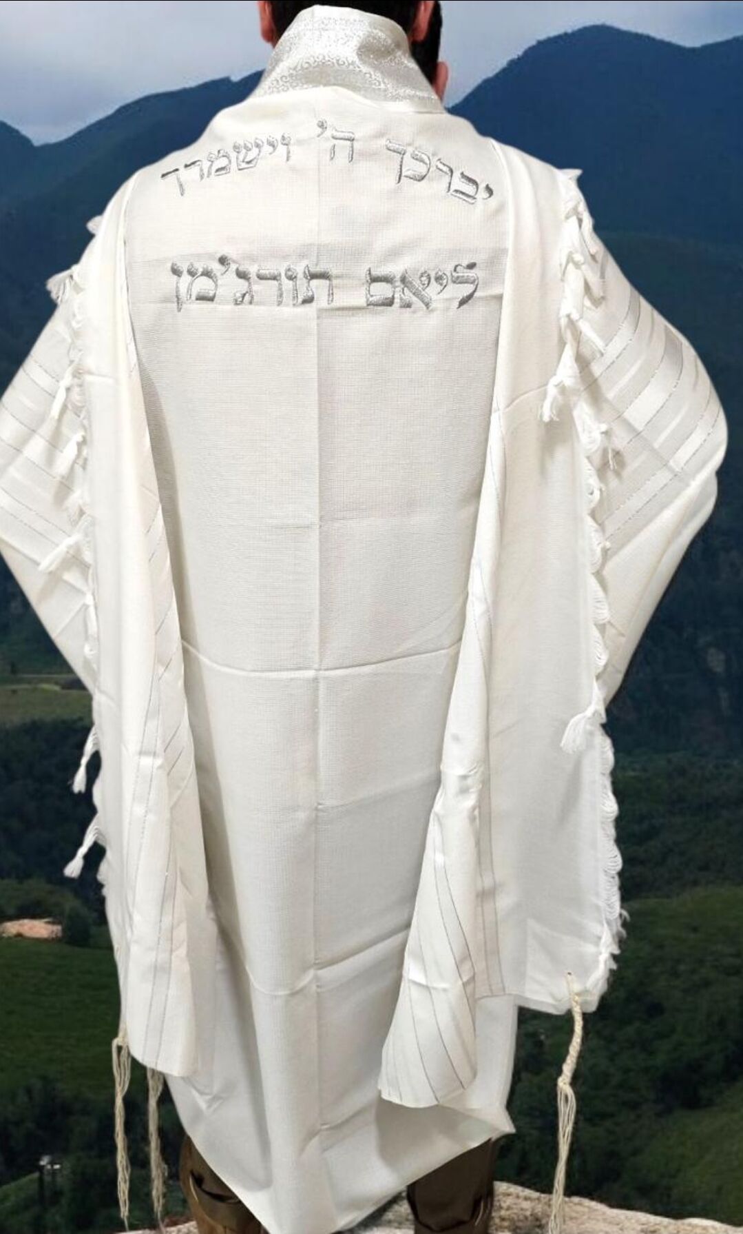 טלית צמר עם הכיתוב יברכך ה' וישמרך